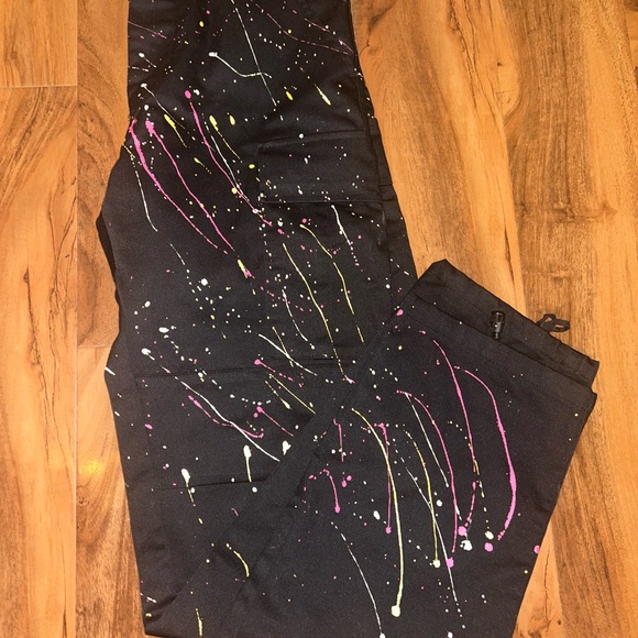 Fashion Nova black graffiti cargo pants Size S NWOT - Picture 6 of 16